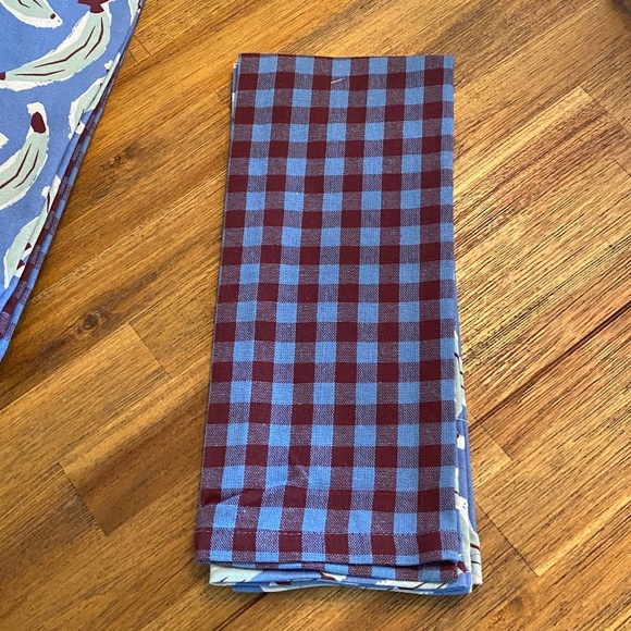Room Essentials Blue & Maroon Kitchen Towels. Total of 6. NWT. And 2 oven mitts - Picture 3 of 6